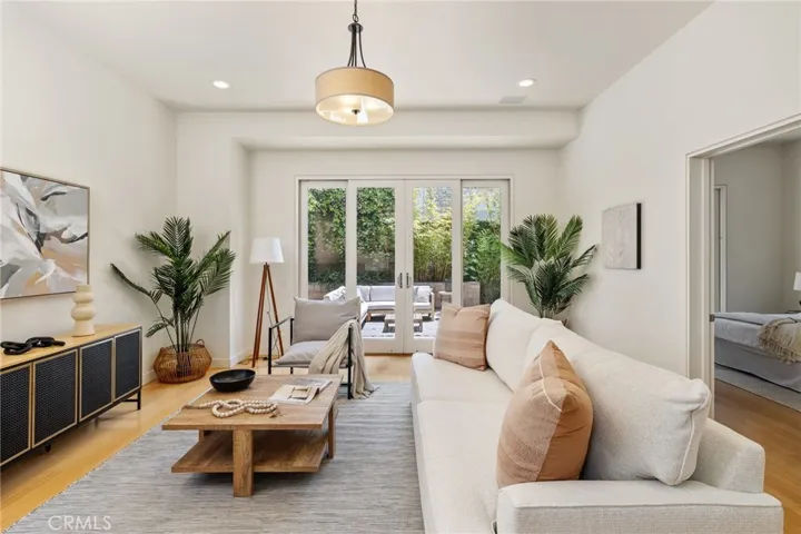 2710 Pine Avenue, Manhattan Beach, California 90266