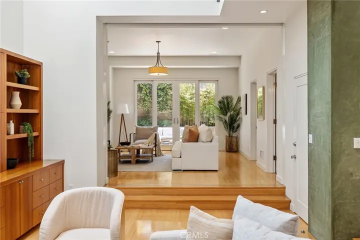 2710 Pine Avenue, Manhattan Beach, California 90266