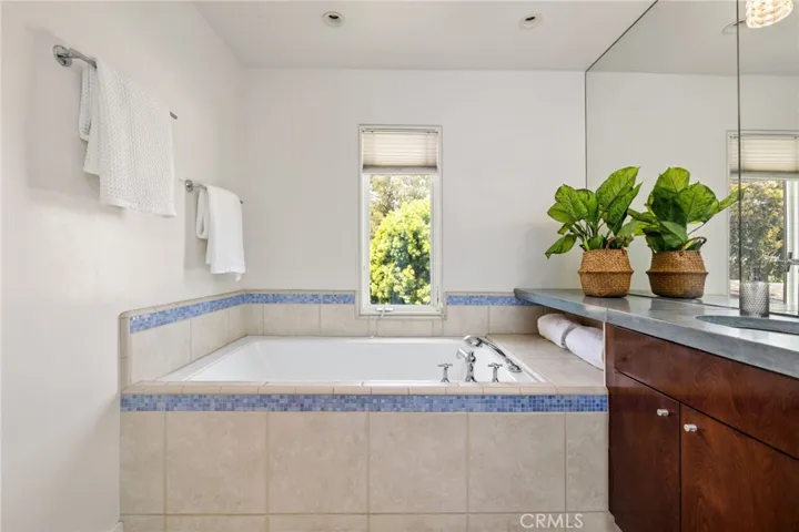 2710 Pine Avenue, Manhattan Beach, California 90266