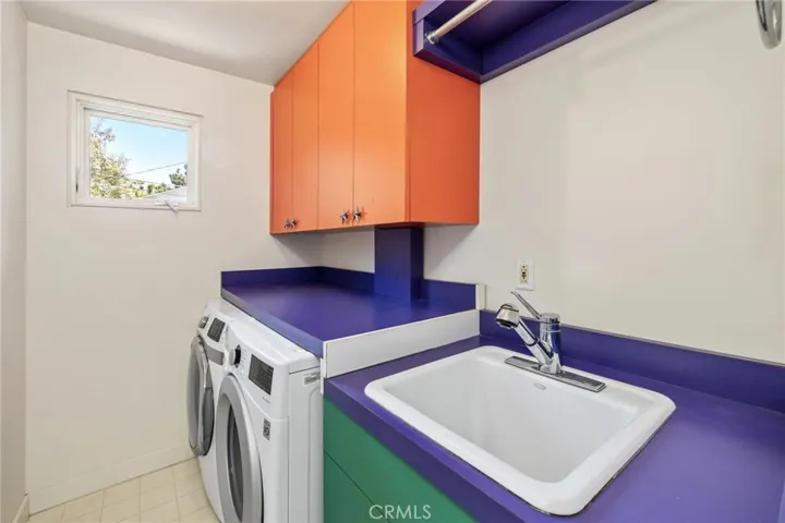 2710 Pine Avenue, Manhattan Beach, California 90266
