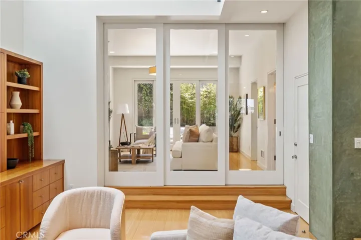 2710 Pine Avenue, Manhattan Beach, California 90266