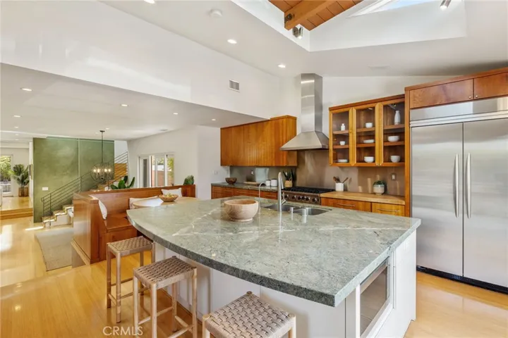 2710 Pine Avenue, Manhattan Beach, California 90266
