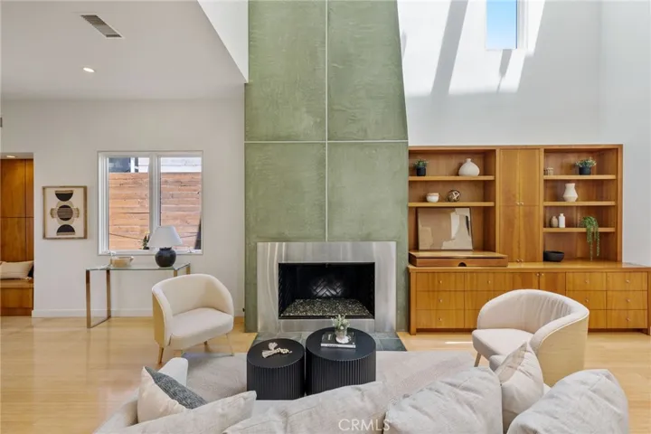 2710 Pine Avenue, Manhattan Beach, California 90266