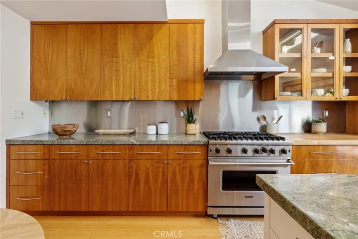 2710 Pine Avenue, Manhattan Beach, California 90266