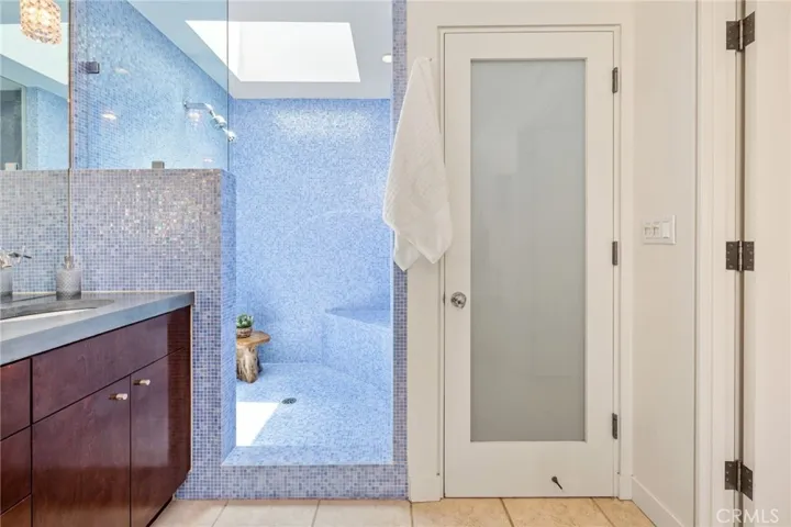 2710 Pine Avenue, Manhattan Beach, California 90266