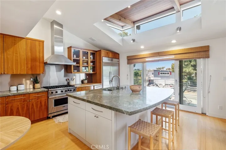 2710 Pine Avenue, Manhattan Beach, California 90266