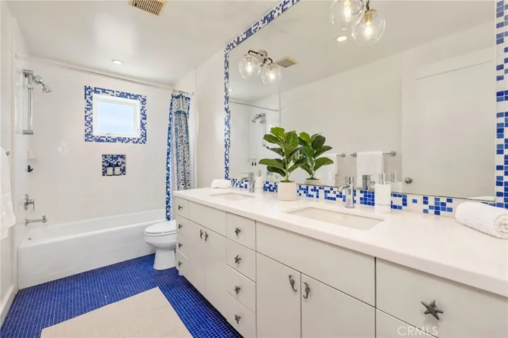 2710 Pine Avenue, Manhattan Beach, California 90266