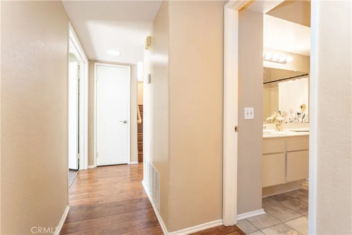 Hallway to livingroom.