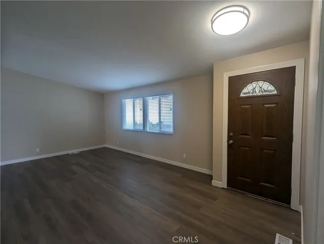 Entry/Living Room