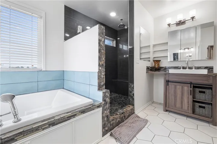 A second vanity here so not traditional dual sink on 1 vanity - you have space to move about!