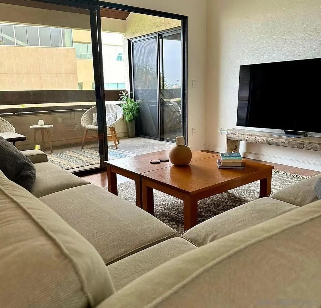 376 Center St 304, Chula Vista, California 91910 home-pic-1