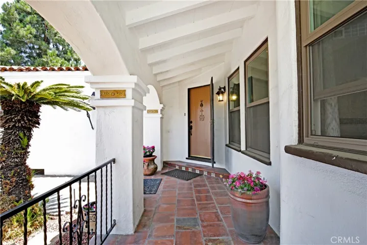 Front porch and door entry from driveway
