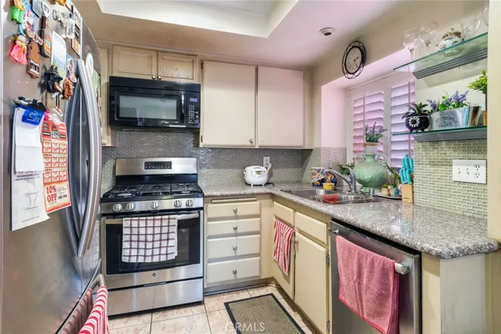11672 Oak Knoll Court, Fontana, California 92337