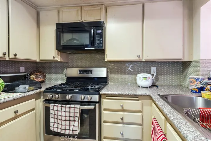 11672 Oak Knoll Court, Fontana, California 92337
