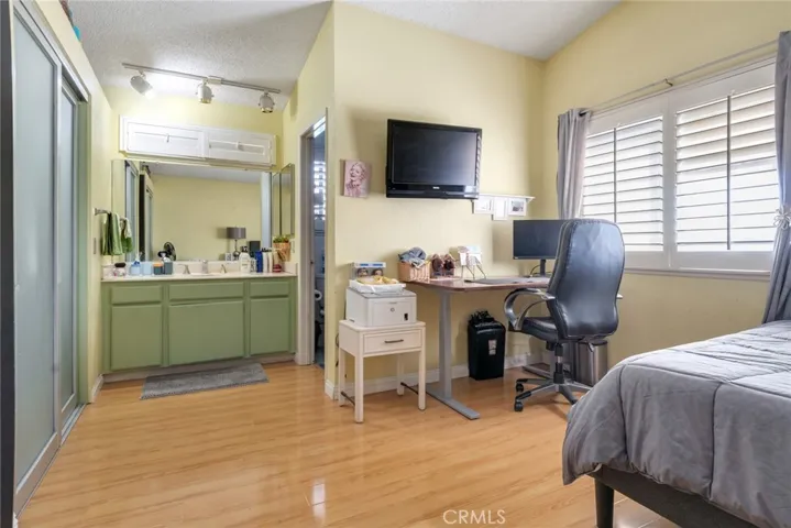11672 Oak Knoll Court, Fontana, California 92337