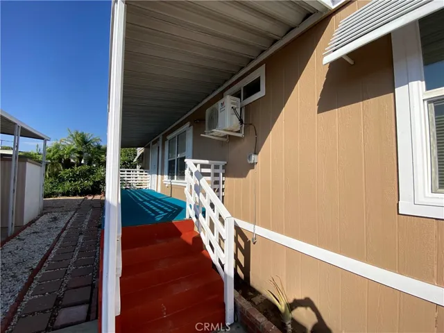 Leftside Porch ip1