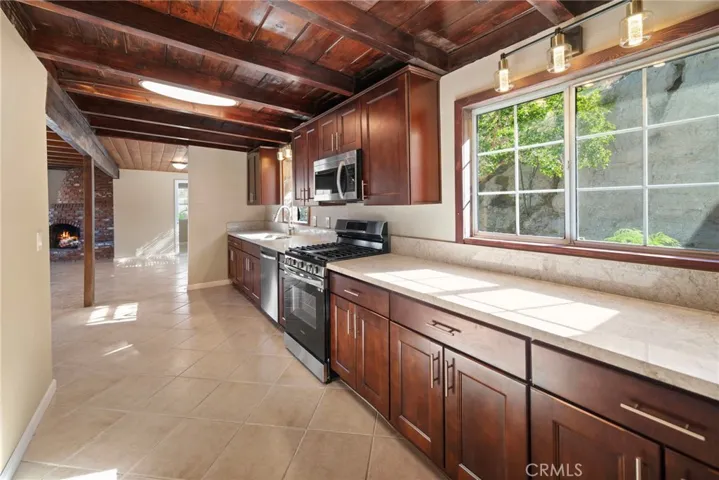 16594 Iles Lane, Victorville, California 92394
