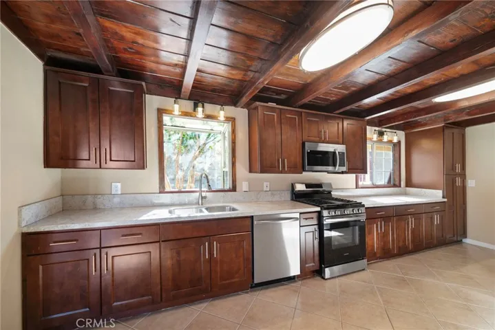 16594 Iles Lane, Victorville, California 92394