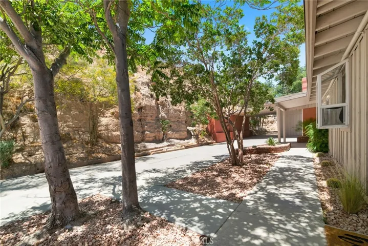 16594 Iles Lane, Victorville, California 92394