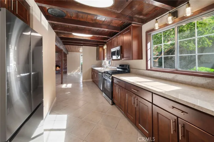 16594 Iles Lane, Victorville, California 92394