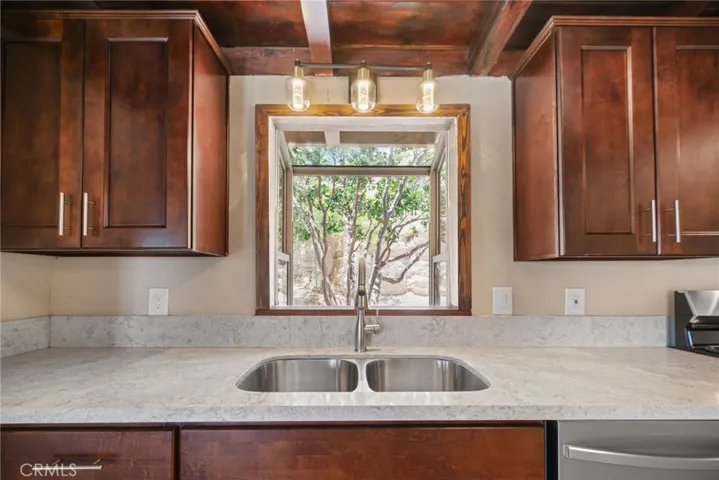 16594 Iles Lane, Victorville, California 92394