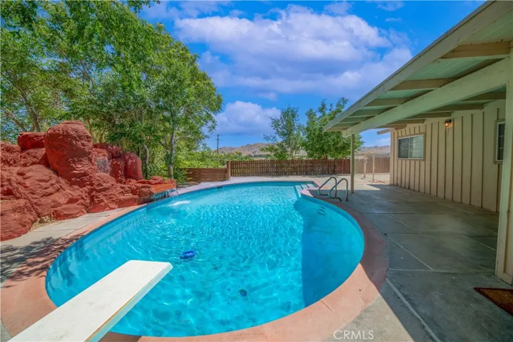 16594 Iles Lane, Victorville, California 92394