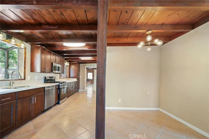 16594 Iles Lane, Victorville, California 92394