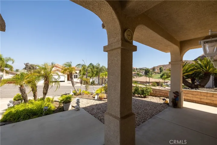 Large covered front patio!