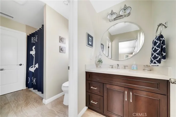 jack & jill bathroom upstairs