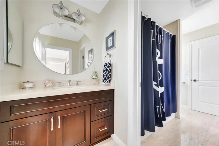 jack & jill bathroom upstairs