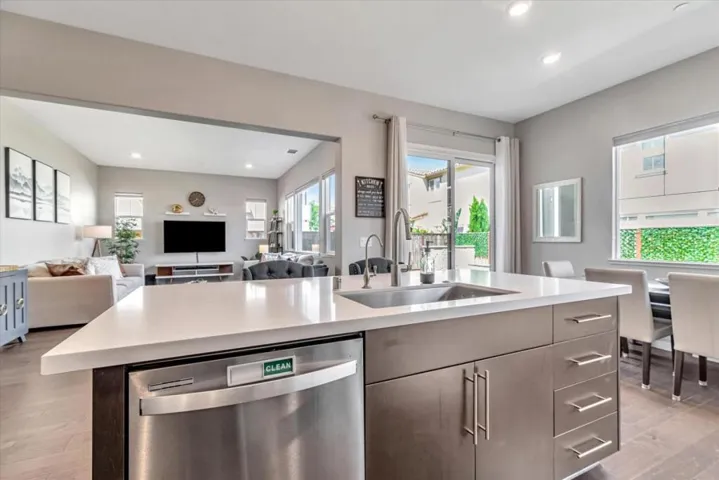 6758 Guitarfish Way, Newark, California 94560