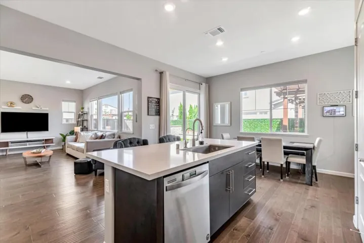 6758 Guitarfish Way, Newark, California 94560