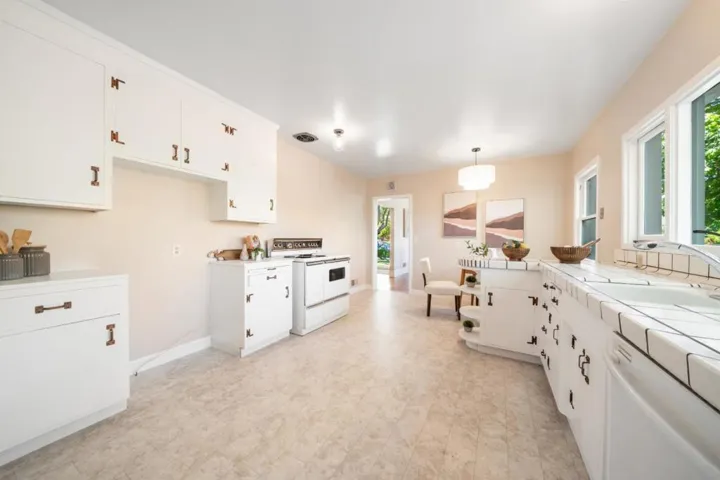 1211 College Avenue, Palo Alto, California 94306