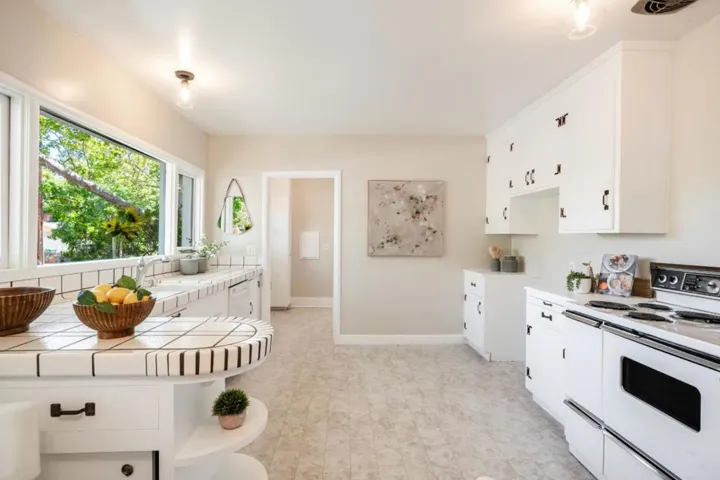 1211 College Avenue, Palo Alto, California 94306