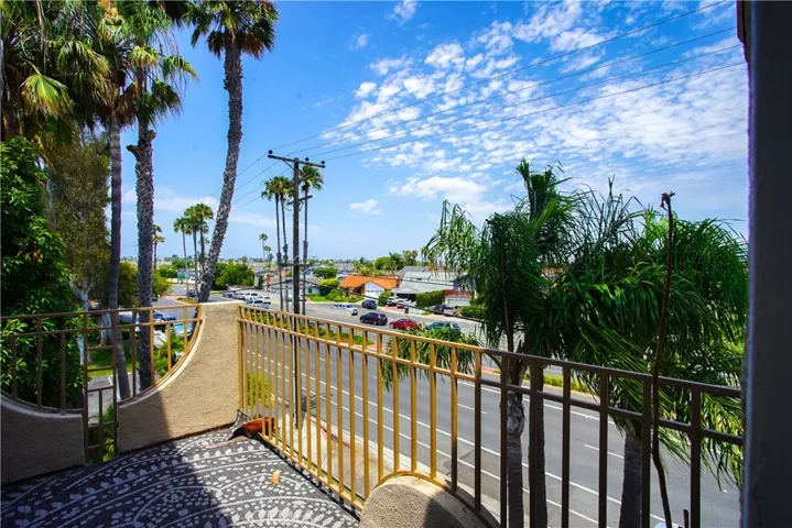 8304 Atlanta Avenue 201, Huntington Beach, California 92646