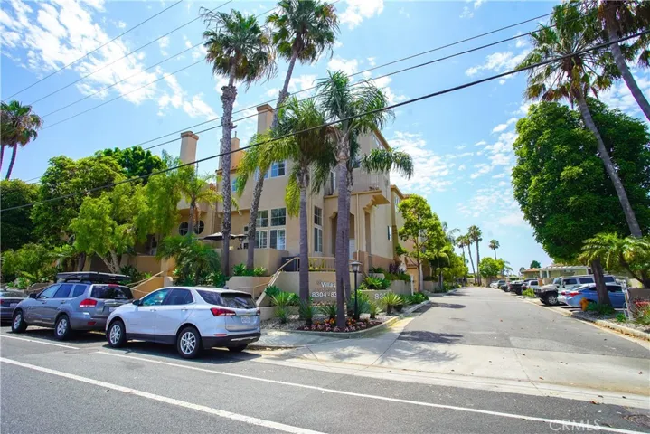 8304 Atlanta Avenue 201, Huntington Beach, California 92646