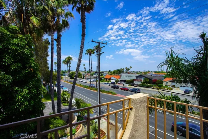 8304 Atlanta Avenue 201, Huntington Beach, California 92646