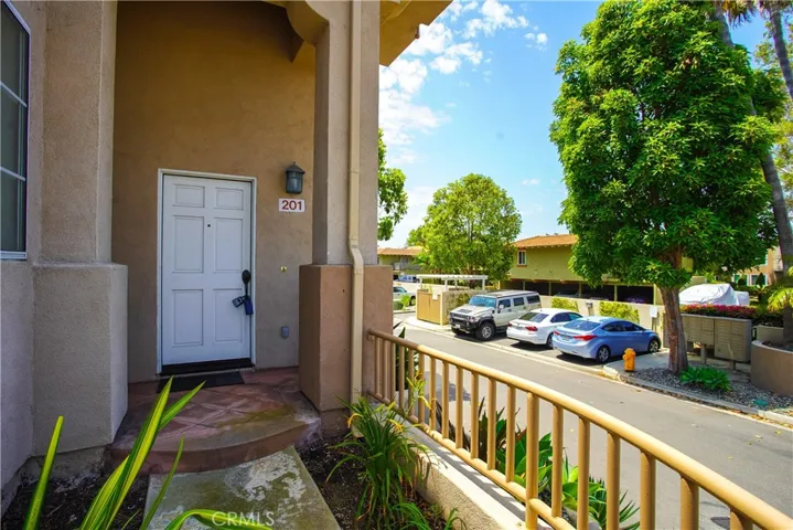 8304 Atlanta Avenue 201, Huntington Beach, California 92646