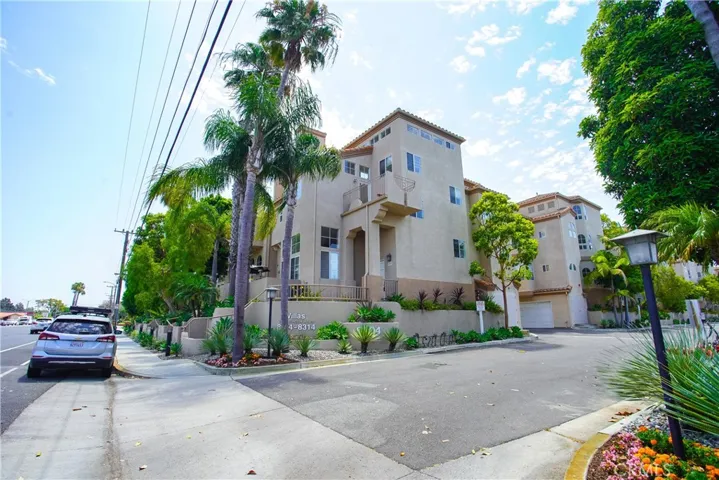 8304 Atlanta Avenue 201, Huntington Beach, California 92646
