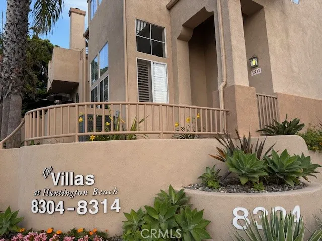 8304 Atlanta Avenue 201, Huntington Beach, California 92646
