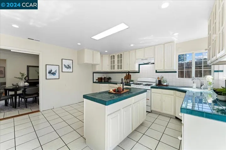 781 Santa Maria Rd, El Sobrante, California 94803