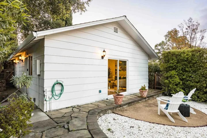 1045 Lassen, Menlo Park, California 94025