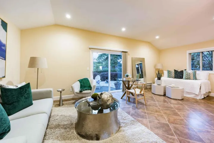 1045 Lassen, Menlo Park, California 94025