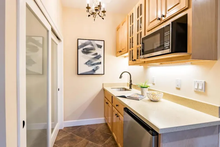 1045 Lassen, Menlo Park, California 94025