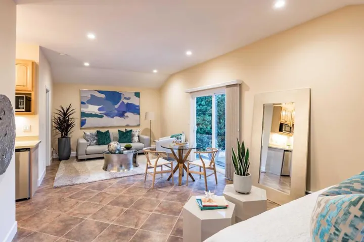1045 Lassen, Menlo Park, California 94025