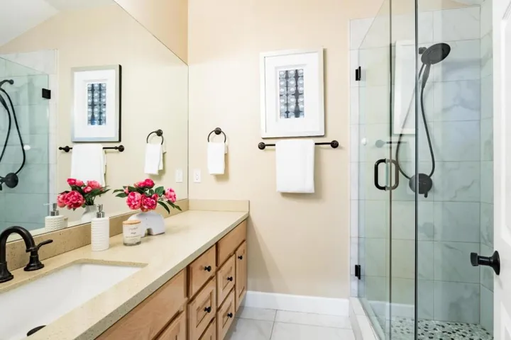 1045 Lassen, Menlo Park, California 94025