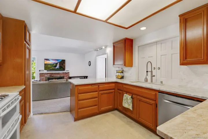 668 Thunderbird Dr, Oceanside, California 92057