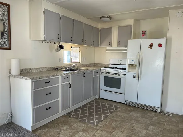 43601 44 Florida Avenue 44, Hemet, California 92544