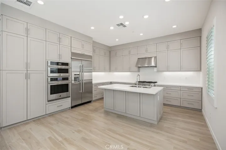 211 Holliston, Lake Forest, California 92630