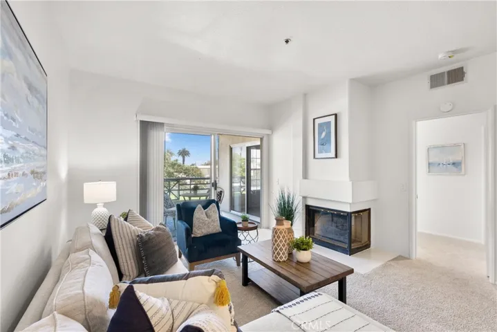 415 Townsquare 212, Huntington Beach, California 92648